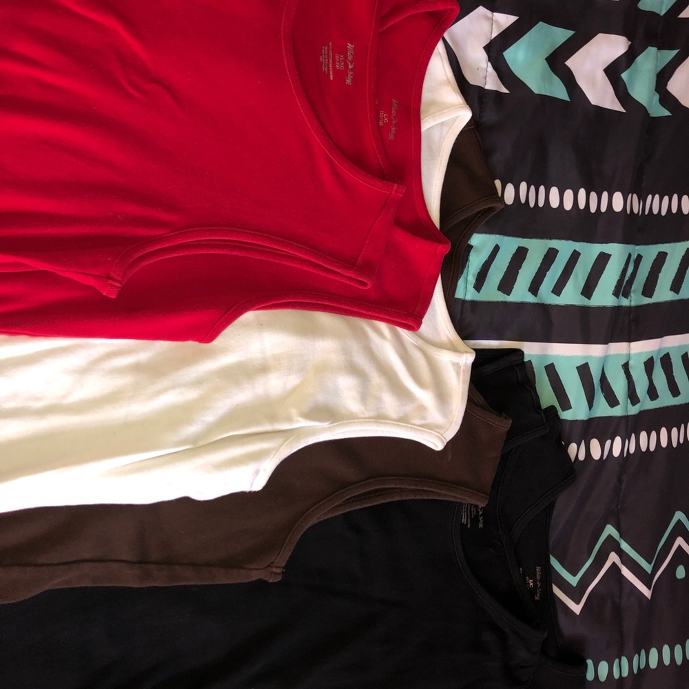 6 Undershirts